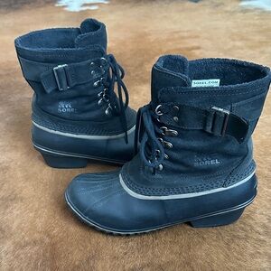 Sorel Black Lace-Up Winter Boots size 8.5 fancy lace